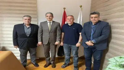 أسامة حسني يوقع إقراراً بالالتزام بميثاق الشرف الإعلامي ومدونة السلوك المهني