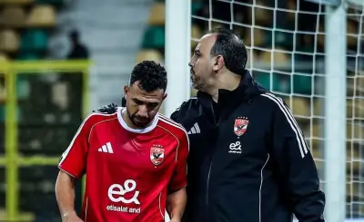 طبيب الأهلي يكشف موقف ثلاثي الفريق من المشاركة في المباريات
