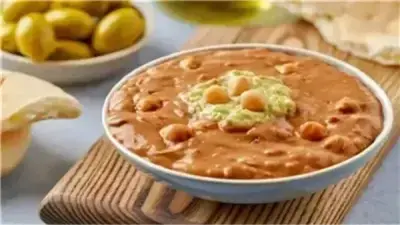 هل الفول يسبب الغباء؟ أخصائي تغذية يوضح الحقائق