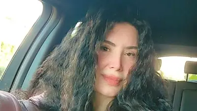 عبير صبري تثير الجدل بشعر كيرلي وإطلالة غجرية جديدة