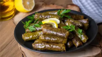 طريقة عمل ورق العنب خطوة بخطوة لأشهى غداء