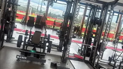 محمد صلاح يستعرض لياقته البدنية من الجيم في صور جديدة