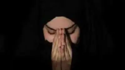 هل يجوز طلب الطلاق من زوج لا يصلي؟ الأزهر يحذر من الضرر ويوضح الحل