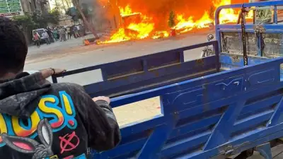 لحظة اشتعال حريق بمحل كبده شهير بفيصل قبل إخماده