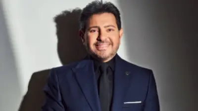 وصول جثمان هاني شاكر إلى مطار القاهرة من باريس وسط حزن فني وجماهيري