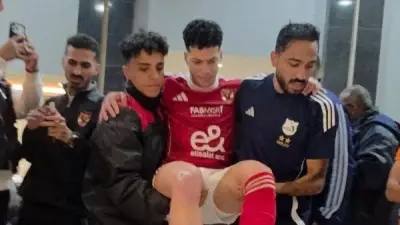 كهربا يساند إمام عاشور بعد إصابته في مباراة الأهلي وإنبي
