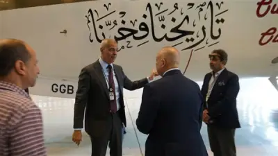 رئيس مصر للطيران يشكر فريق إعادة إحياء الهوية التراثية للشركة