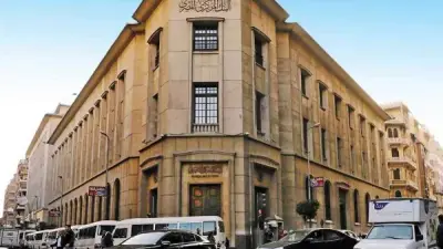 آخر يوم عمل بالبنوك قبل إجازة عيد العمال.. نصائح للعملاء