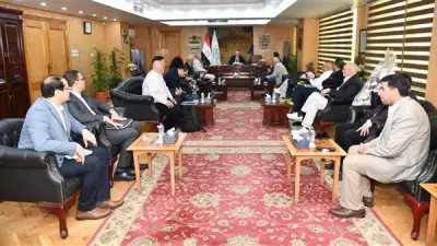محافظ الفيوم يبحث مع شركة ألمانية إنشاء مصنع لضفائر السيارات