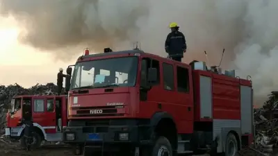 نيابة القطامية تنتدب المعمل الجنائي لمعاينة حريق مصنع أخشاب وتفريغ الكاميرات
