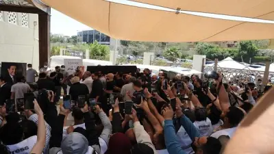 تشييع جثمان هاني شاكر في مثواه الأخير بمشاركة نجوم الفن والشخصيات العامة
