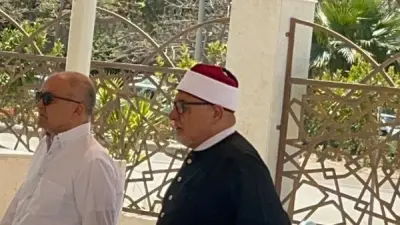 خالد الجندي يدعو لهاني شاكر في جنازته بمشهد مؤثر