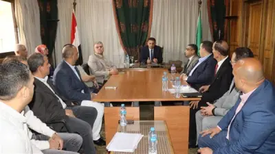 محافظ القليوبية يبحث مع صناع باسوس آليات تقنين الأوضاع ودمج المصانع بالاقتصاد الرسمي