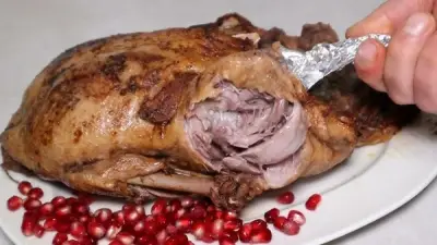ماذا يحدث لجسمك عند تناول لحم البط؟ فوائد مذهلة