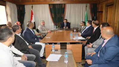 محافظ القليوبية يبحث مع صناع باسوس تقنين أوضاع المصانع ودمجها في الاقتصاد الرسمي