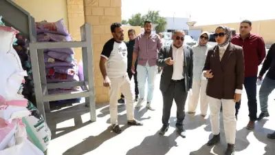 محافظ الوادي الجديد تتفقد مصنع أعلاف وتتابع تقنين أراضي الدولة