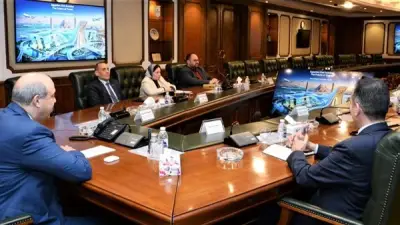 وزير الطيران يبحث أحدث الاتجاهات العالمية في مستقبل السفر وتشغيل المطارات الذكية