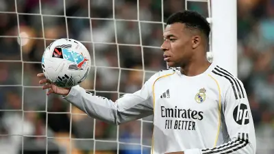 فيديو.. مبابي يغادر تدريبات ريال مدريد ضاحكاً وسط غموض مشاركته في الكلاسيكو