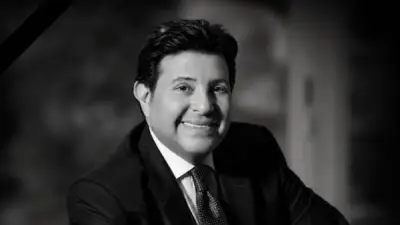 خالد يوسف ينتقد غياب الجماهير عن جنازة هاني شاكر ويصفها بأنها لا تليق بتاريخه