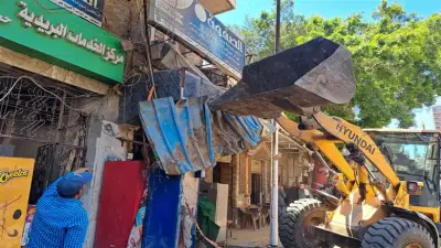 حملات مكثفة لإزالة الإشغالات بحي المنتزه بالإسكندرية استجابة لشكاوى المواطنين