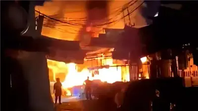 حريق ضخم يلتهم محال تجارية في سوق كركوك الكبير بالعراق