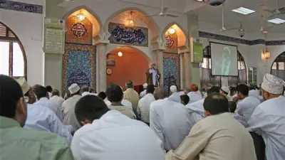 الإفتاء توضح حكم صلاة الجمعة عبر الراديو أو التلفزيون