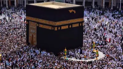 حكم لبس الجوارب والملابس المفصلة للحاج.. الإفتاء توضح