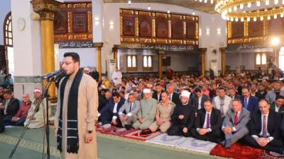 محافظ دمياط ووزير الأوقاف يؤديان صلاة الجمعة بمسجد الرحمة برأس البر