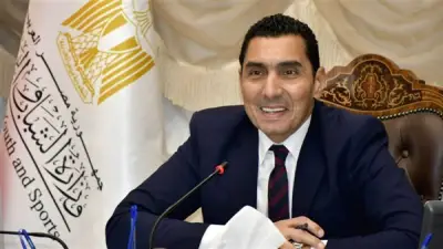 وزير الرياضة يطمئن على بعثة الزمالك بالجزائر قبل نهائي الكونفدرالية
