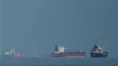 إعلام إيراني: البحرية الإيرانية ترد بإطلاق النار على انتهاكات أمريكية في هرمز