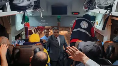 محافظ الدقهلية يودع أول أفواج حجاج الجمعيات الأهلية في أجواء إيمانية