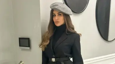 فستان ذهبي.. مي سليم تتألق بإطلالة ساحرة في أحدث ظهور