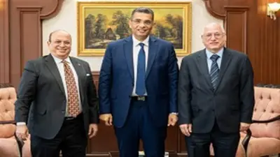 محافظ البحر الأحمر يتابع استعدادات الدورة الرابعة لمهرجان الغردقة لسينما الشباب