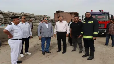 محافظ القليوبية ومدير الأمن يتابعان السيطرة على حريق مخزن موتوسيكلات بعزبة الحجر