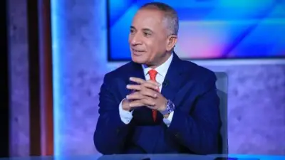 أحمد موسى: السيسي اصطحب ماكرون في جولة بشوارع الإسكندرية وسط حفاوة استقبال
