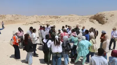مؤسسة زاهي حواس تكشف أسرار بناء الأهرامات في جولة علمية بسقارة ودهشور