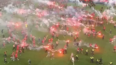 فوضى في الدوري التشيكي.. إلغاء تتويج سلافيا براغا بعد اقتحام الجماهير
