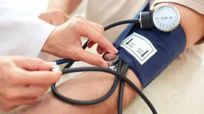 أخطاء شائعة في قياس ضغط الدم تؤدي لنتائج غير دقيقة.. تعرف على الطريقة الصحيحة