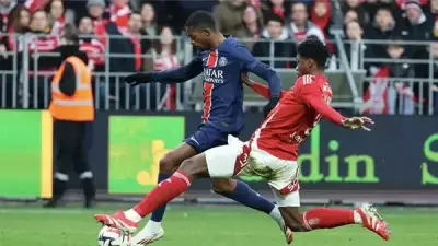 باريس سان جيرمان يقترب من لقب الدوري الفرنسي بفوز صعب على بريست