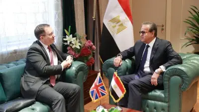 وزير الصحة يبحث مع سفير بريطانيا تعزيز التعاون الطبي وتدريب الكوادر