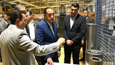 مدبولي يتفقد مصنع بويزين مصر لمعالجات العادم دعماً لتوطين صناعة السيارات