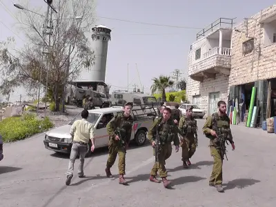 قلنديا تحت النار: اقتحام إسرائيلي بالرصاص الحي والغاز يروع الفلسطينيين