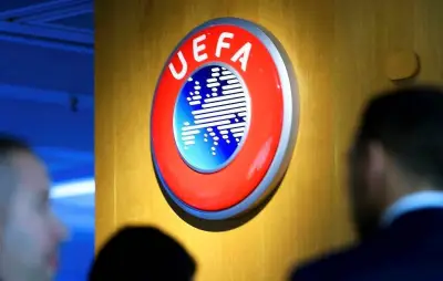الكشف عن طاقم تحكيم نهائي دوري أبطال أوروبا بين أرسنال وباريس سان جيرمان