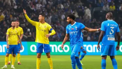 ديربي الهلال والنصر: تاريخ من الضربات القاضية في سباق الدوري السعودي