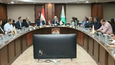 محافظ الجيزة يلتقي رؤساء الأحياء ويؤكد: خدمة المواطن أولوية قصوى