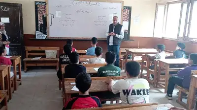وكيل تعليم بني سويف يتفقد امتحانات المواد غير المضافة ويشدد على منع الهواتف