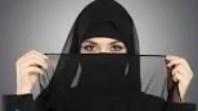 حكم لبس النقاب أثناء الإحرام في الحج والفدية الواجبة على من تفعله
