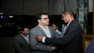 مصطفى عمار يقدم العزاء لأسرة الشاعر سيد العديسي في مسجد عمر مكرم