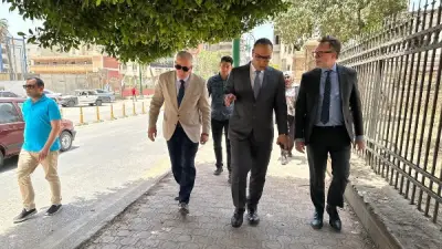السفير الكندي يجول سيرًا في كورنيش أسيوط لزيارة قصر ألكسان ومعهد فؤاد الأول