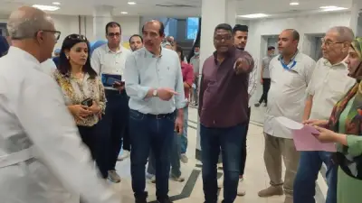 نائب وزير الصحة يجري جولة مفاجئة بالبحر الأحمر ويكافئ المتميزين